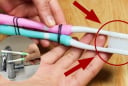 2 bàn chải đánh răng cũ buộc lại với nhau: Giải quyết mọi rắc rối