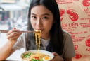 Ăn mỳ tôm cùng thứ này tăng thêm chất bổ, chẳng lo mọc mụn hay nóng trong
