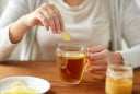Pha cốc nước gừng theo cách này: Mất ngủ lâu năm uống vào khác hẳn