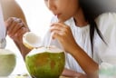 Có nên uống nước dừa tươi vào buổi sáng không?