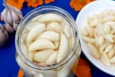 Ngâm tỏi trắng giòn, để lâu trong xanh không nát chỉ cần đúng 1 bước này