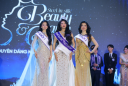Phan Trâm Anh được xướng tên ở ngôi vị Hoa khôi Duyên dáng Ngoại thương