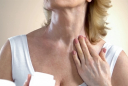6 tips cơ bản để 'là phẳng' nếp nhăn ở ngực