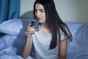 Có nên uống nước đun sôi để nguội để qua đêm không?
