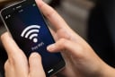 Điện thoại có 1 nút đặc biệt: Ấn vào là bắt Wifi vèo vèo, không cần hỏi mật khẩu, không tốn tiền 4G