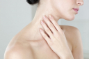 Mẹo khắc phục da cổ sạm đen giúp da căng bóng, mịn màng