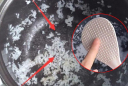 Nốt chấm sần li ti trên muôi xới cơm trong nồi cơm điện có tác dụng gì?