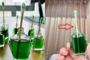 Cắm tăm bông vào lọ dầu gió rồi đặt đầu giường: Đơn giản mà cả nhà hưởng lợi