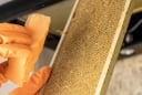 Loại bỏ mỡ 'cứng đầu' trên quạt hút mùi bếp chỉ trong 5 phút với 1 nguyên liệu tự nhiên siêu hiệu quả