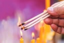 Vì sao người xưa khuyên không nên thắp hương buổi tối? Bí mật phong thủy bạn cần biết
