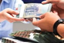 Có tiền muốn gửi tiết kiệm đừng vội mang tiền ra ngân hàng: Làm điều này, dù ít vẫn hưởng lãi suất cao
