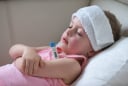 COVID-19 tái bùng phát: Bác sĩ cảnh báo nếu trẻ nhỏ có dấu hiệu này cần đi khám ngay chớ chần chừ
