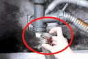 Đường ống tắc cứng? Mẹo xử lý siêu đơn giản tại nhà, không cần gọi thợ tốn kém!