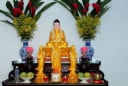 Vì sao nhà giàu luôn đặt bình hoa bên trái bàn thờ khi thắp hương? Bí mật phong thủy không phải mê tín