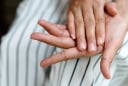 Cảnh báo: Móng tay có hình dạng kỳ lạ có thể là dấu hiệu ung thư nguy hiểm