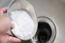 Đổ muối xuống đường ống thoát nước: Tác dụng kỳ diệu, nhà nhà đua nhau học theo
