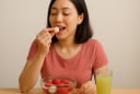 Vải thiều: Bí quyết tận hưởng trái ngọt mùa hè mà không lo nóng trong người