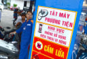 Từ 1/7/2025: Sử dụng điện thoại tại cây xăng có thể bị phạt đến 7 triệu đồng, có phải không?