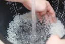 Vo gạo trực tiếp trong nồi cơm điện: Thói quen sai lầm gây hỏng nồi, ảnh hưởng sức khỏe
