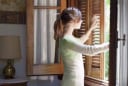 Bật điều hòa mà đóng kín cửa: Tưởng đúng hóa sai, chuyên gia cảnh báo điều ít ai ngờ