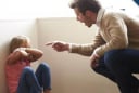 Lịch sự với người ngoài nhưng tệ với người thân: 3 lý do ít ai ngờ, không phải do bất hiếu