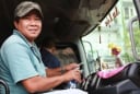 Vì sao tài xế xe tải đường dài luôn muốn dẫn theo một phụ nữ? Lý do đáng để cảm thông