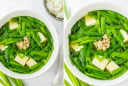 Chợ Việt bán đầy một loại lá được coi là 'vua bổ thận', nhiều người chưa không biết công dụng