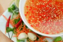 Cách pha nước mắm chua ngọt để lâu, tỏi ớt nổi đẹp mắt, chấm gì cũng ngon