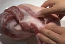 4 sai lầm tai hại khi rã đông thịt, số 3 nhiều người Việt mắc phải nhất