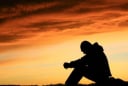 Người xưa dạy: Nỗi đau của mình, ai giấu được càng thành công, ai hay kể ra cuộc đời càng thêm đau khổ