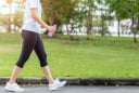 Bạn sẽ trẻ hơn nhiều, nếu có 5 thói quen đơn giản này vào buổi sáng