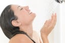 Trời nắng nóng, nhưng nên dừng ngày 5 thói quen tắm này để cơ thể không bị suy yếu
