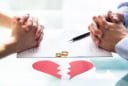 Ai sợ ly hôn hơn trong hôn nhân? Câu trả lời thực tế khiến nhiều người giật mình