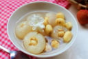 Nấu chè hạt sen chỉ bỏ đường thôi chưa đủ: Làm cách này giúp chè nhanh nhừ, bùi ngậy