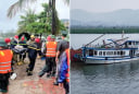 Tìm thấy một thi thể nam giới khoảng 40 tuổi ở vịnh Hạ Long, cách vị trí tàu Vịnh Xanh bị lật 500m
