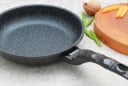 Chảo tróc hết lớp chống dính đừng vội bỏ: Chỉ vài giọt này thôi, chảo cũ sáng bóng như mới