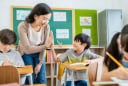 Giáo viên chủ nhiệm tiết lộ: Nhìn học sinh là biết ngay gia đình có 'giàu' thật hay không