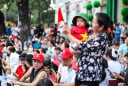 Hà Nội phát miễn phí đồ ăn, nước uống cho người dân dự lễ diễu binh 2/9