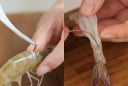 Rút chỉ đen ở lưng tôm sao cho dễ và đẹp? Hóa ra chỉ cần làm đúng một bước nhỏ