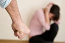 Từ hôm nay 4/9, người có hành vi bạo lực gia đình có thể bị cấm tiếp xúc, công an giám sát chặt