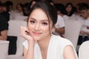 Hoa hậu Hương Giang bất ngờ khoe bụng bầu bí