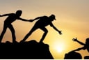 Ra ngoài xã hội mới thấy có nhiều bạn không bằng có 3 người này