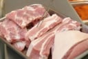 3 loại thực phẩm làm tăng cholesterol, thịt lợn không có trong danh sách