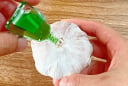 Nhỏ vài giọt dầu gió lên củ tỏi: Mẹo hay cả nam và nữ đều cần tiết kiệm tiền triệu hàng tháng