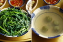 Nên hay không nên tận dụng nước luộc rau để làm canh?