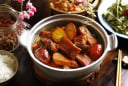 Thêm 1 bước này lúc kho thịt: Miếng nào cũng dẻo mềm, lên màu cánh rán chuẩn