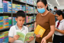 Từ năm 2026, học sinh cả nước sẽ học chung một bộ sách giáo khoa: Giảm gánh nặng, tăng công bằng