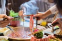 Muốn anh chị em hòa thuận cả đời? Đừng chỉ ăn cơm chung, hãy cùng nhau làm 3 điều này