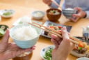 Cách ăn cơm không bị tăng cân, béo bụng