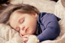 Tại sao trẻ em khóc rồi ngủ sau khi bị đánh đòn? Sự thật khiến cha mẹ giật mình